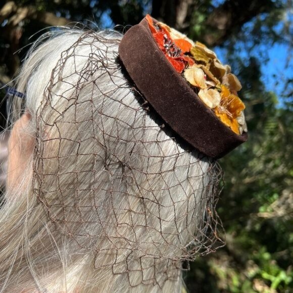 Vintage Floral Fascinator with Veil - Picture 3 of 5